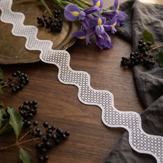 Wavy Edge Dotted Mesh Lace Ribbon